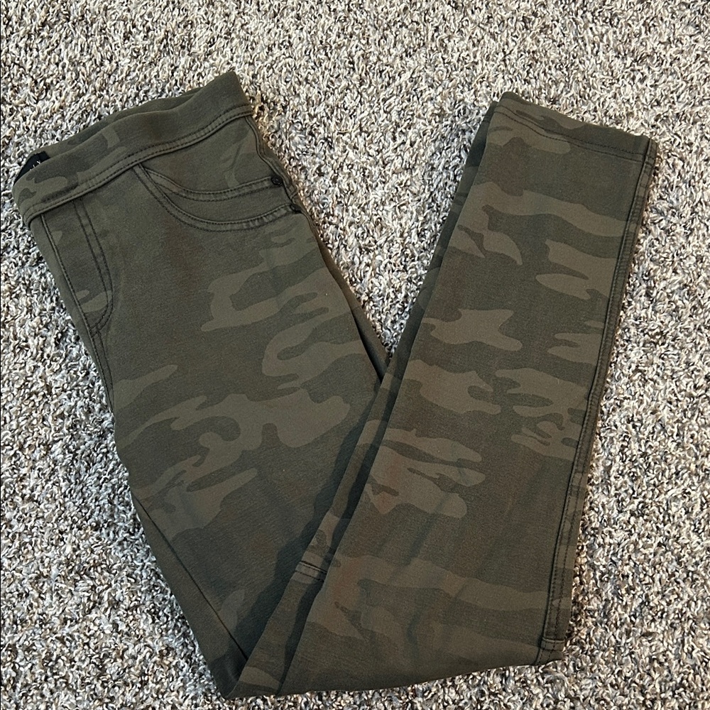 Camo Leggings in Olive Green